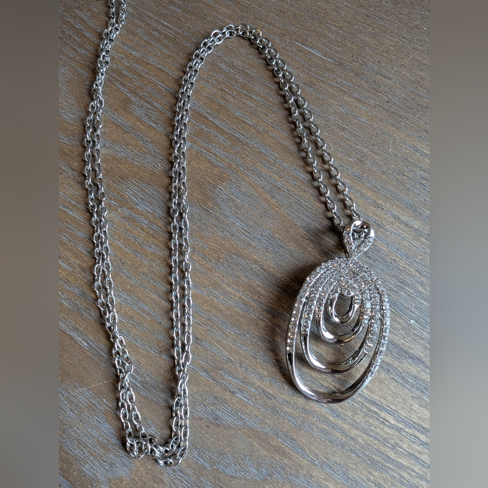 Stunning Silver Toned Bejewelled Necklace